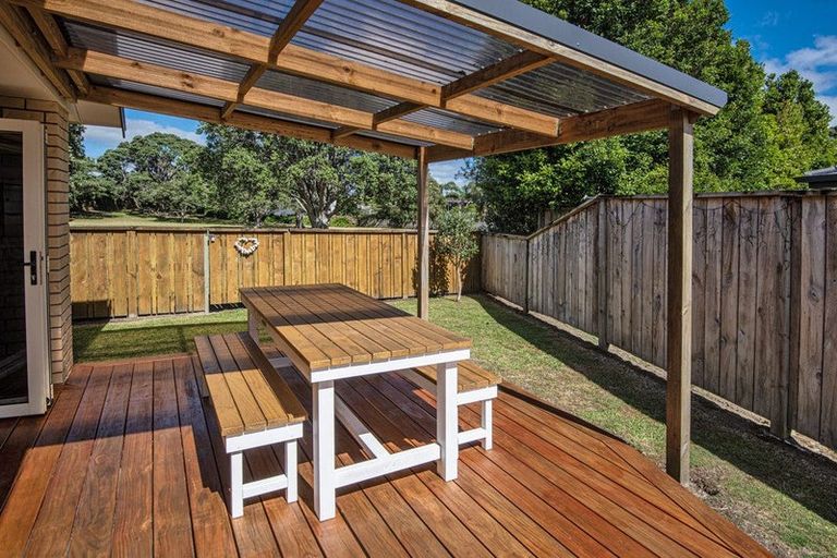 Photo of property in 6 Ishtar Place, One Tree Point, 0118