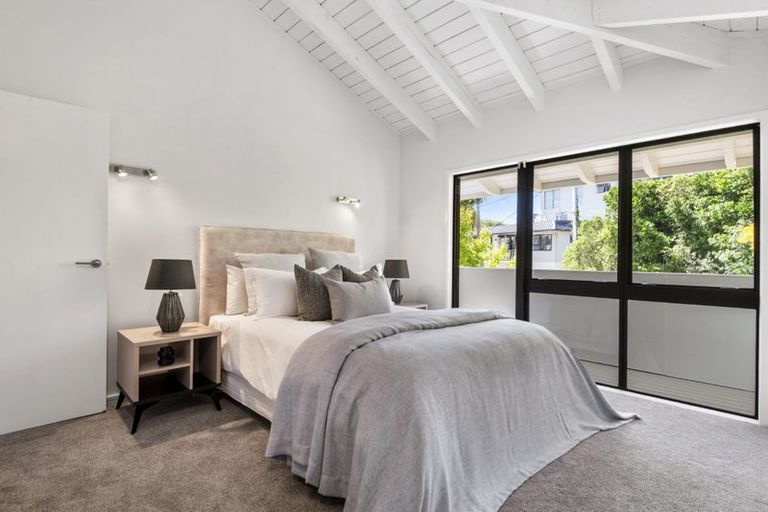 Photo of property in 1/20a Hauraki Road, Hauraki, Auckland, 0622