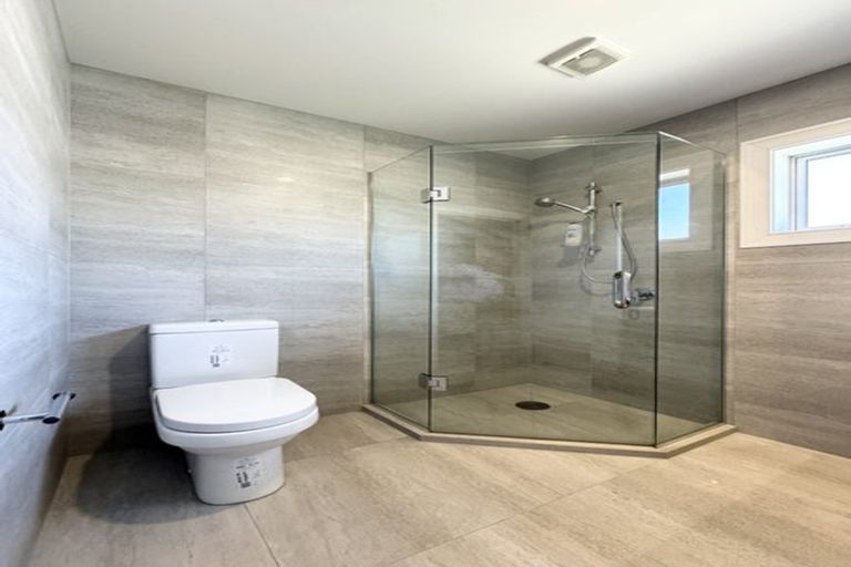 Photo of property in 8 Mural Place, Greenhithe, Auckland, 0632