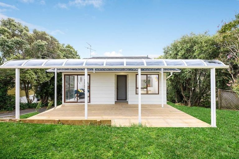 Photo of property in 1/13 Hollyhock Place, Browns Bay, Auckland, 0630