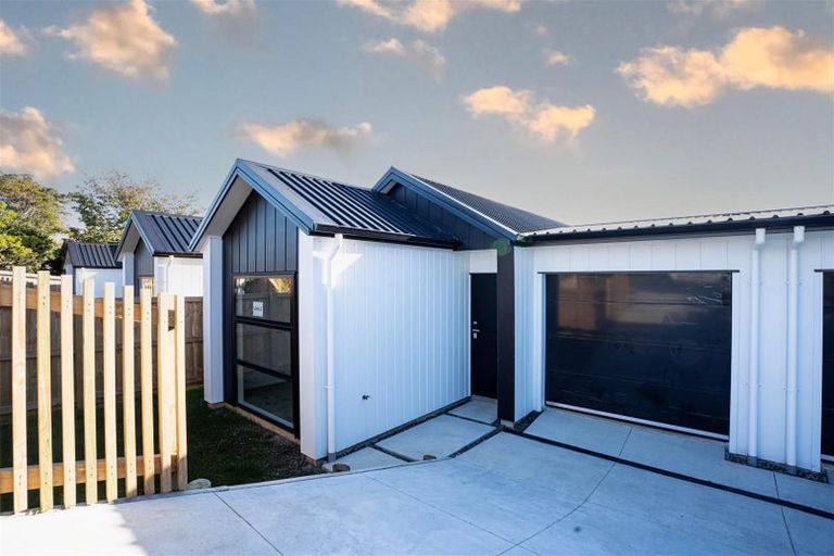 Photo of property in 2/18 Church Road, Mangere Bridge, Auckland, 2022