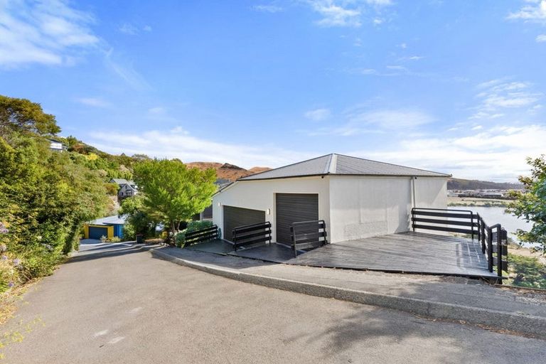 Photo of property in 5 Osmond Lane, Mount Pleasant, Christchurch, 8081