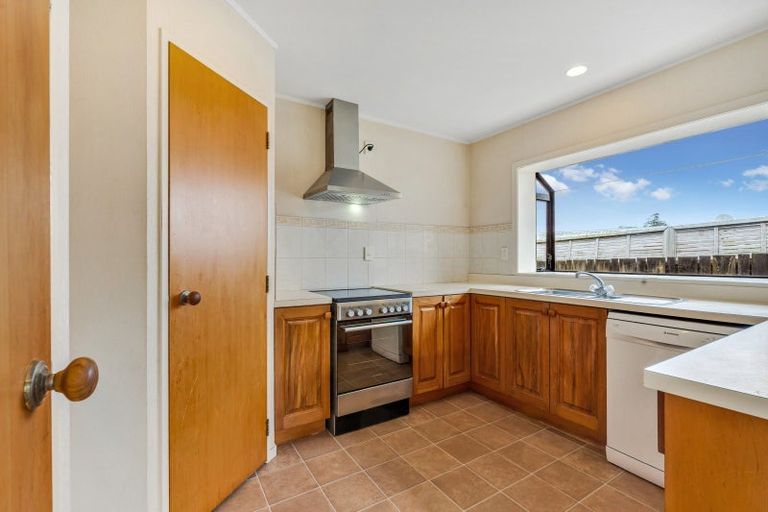 Photo of property in 3/2 Channing Crescent, Botany Downs, Auckland, 2010