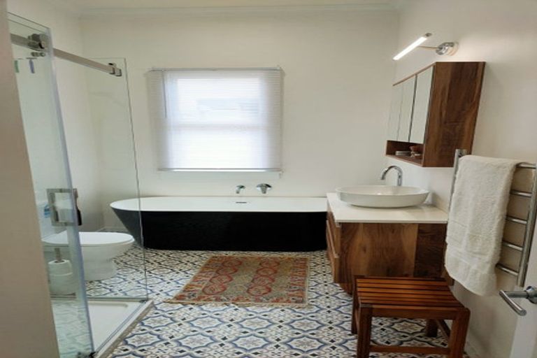 Photo of property in 195 South Road, Hawera, 4610