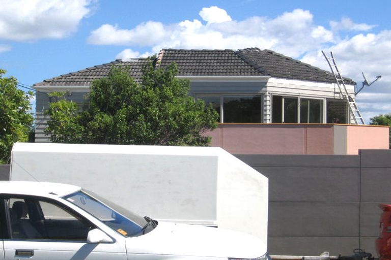 Photo of property in 2/38 Gulf View Road, Murrays Bay, Auckland, 0630