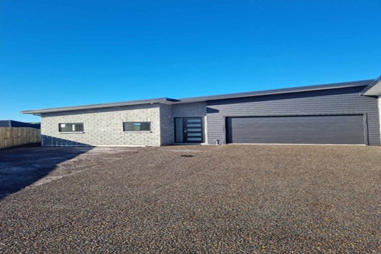 Photo of property in 10 Ronomor Place, Whitianga, 3510