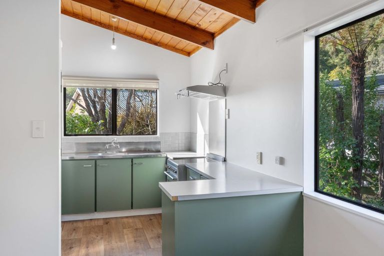 Photo of property in 14 Poneke Drive, Waikanae, 5036