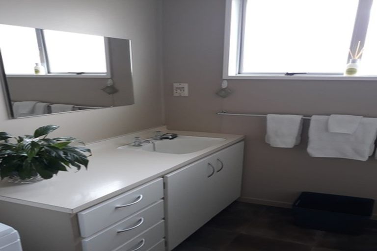 Photo of property in 66b Molyneux Avenue, Cromwell, 9310