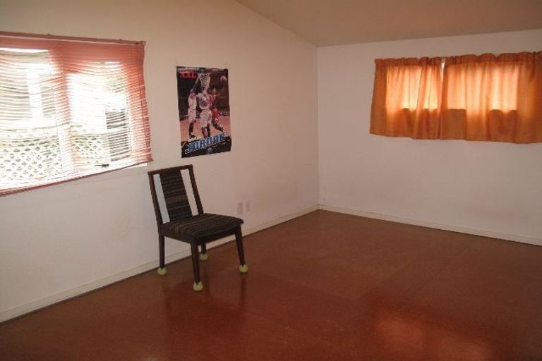 Photo of property in 16 Curletts Road, Sockburn, Christchurch, 8042