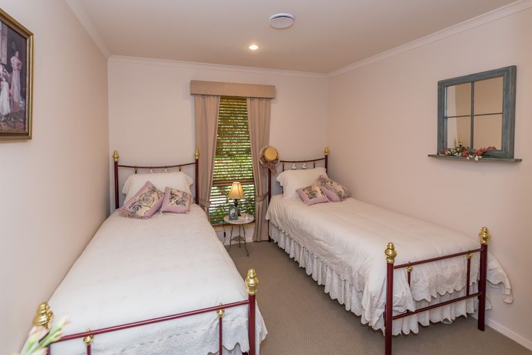 Photo of property in 10 Blencathra Place, Westmorland, Christchurch, 8025