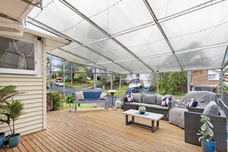 Photo of property in 38 Normanton Street, Glenfield, Auckland, 0629