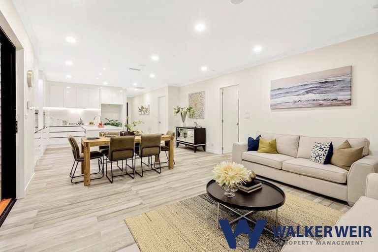 Photo of property in 19 Syd Grant Crescent, Orewa, 0931