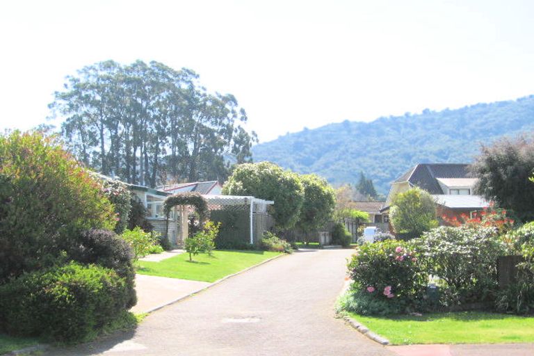 Photo of property in 8 Barraud Place, Pukehangi, Rotorua, 3015