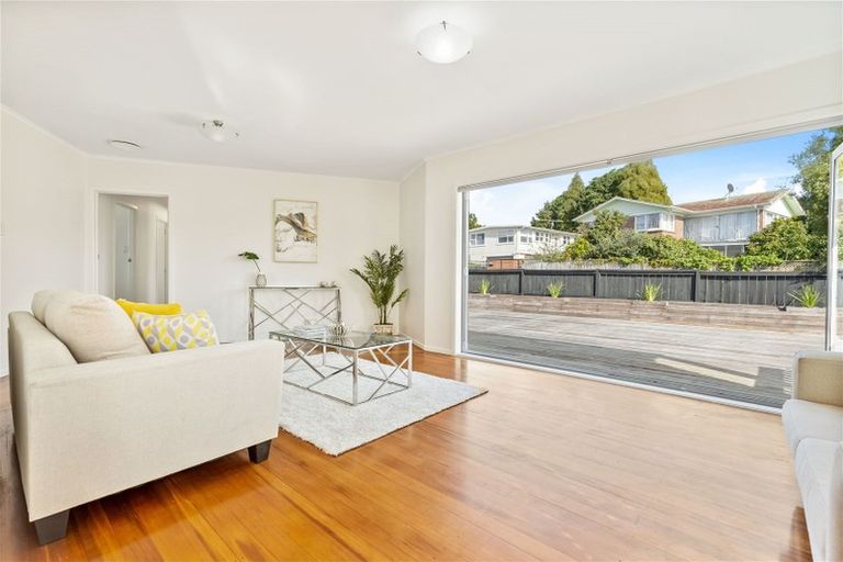 Photo of property in 2 Talavera Place, Te Atatu South, Auckland, 0602