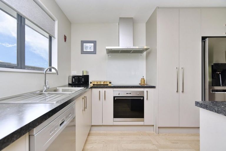 Photo of property in 2 Stratford (pvt) Way, Rangiora, 7400