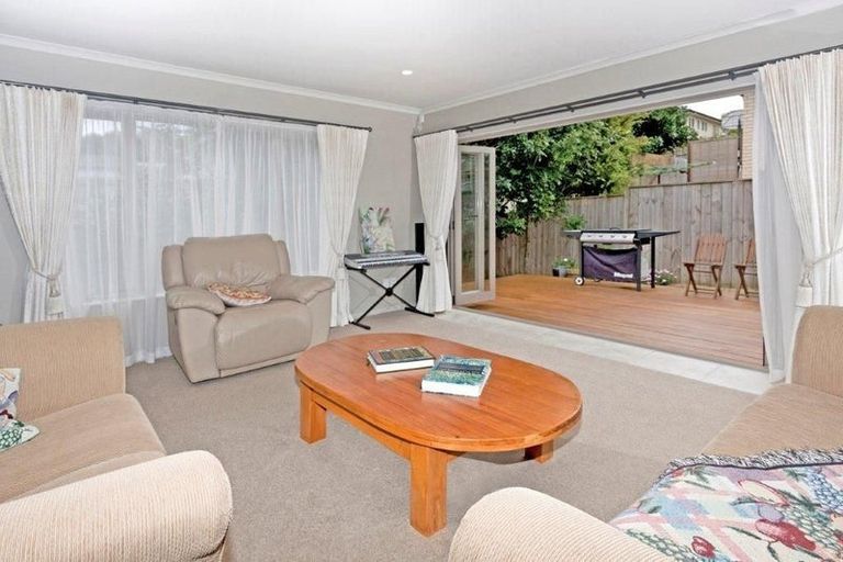 Photo of property in 29d Paparoa Road, Cockle Bay, Auckland, 2014