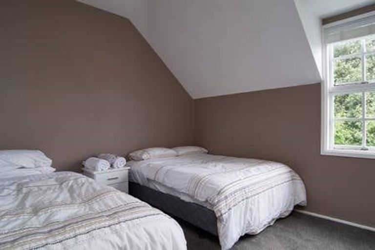 Photo of property in 1 Oakfield Street, Burnside, Christchurch, 8053