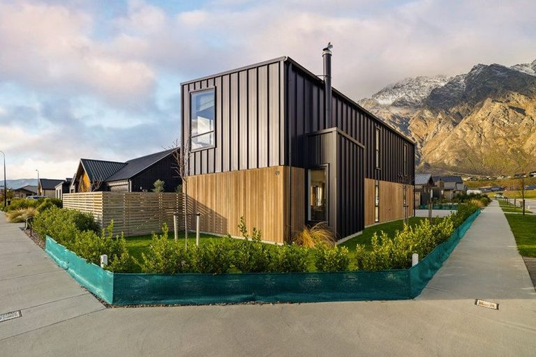 Photo of property in 69 Howden Drive, Jacks Point, 9371