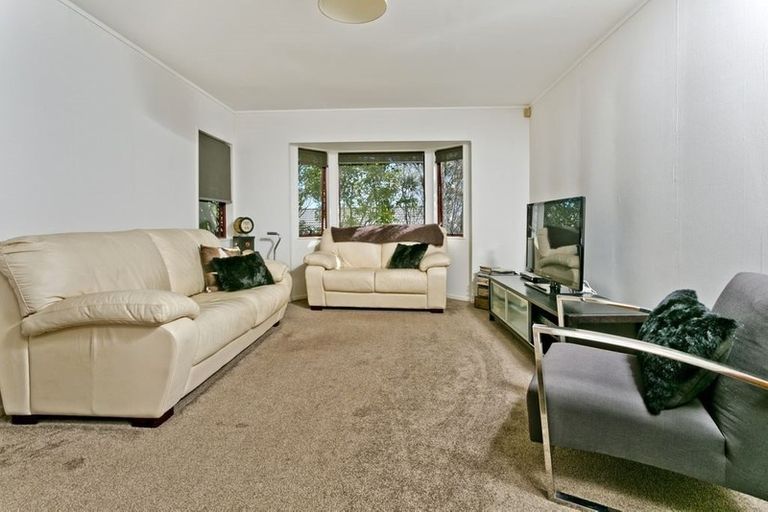 Photo of property in 18 Mallard Place, Unsworth Heights, Auckland, 0632