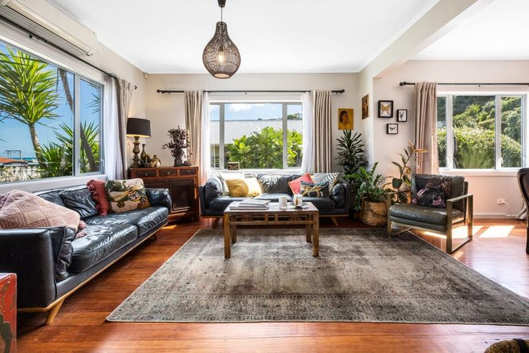 Photo of property in 138 Mana Esplanade, Paremata, Porirua, 5026