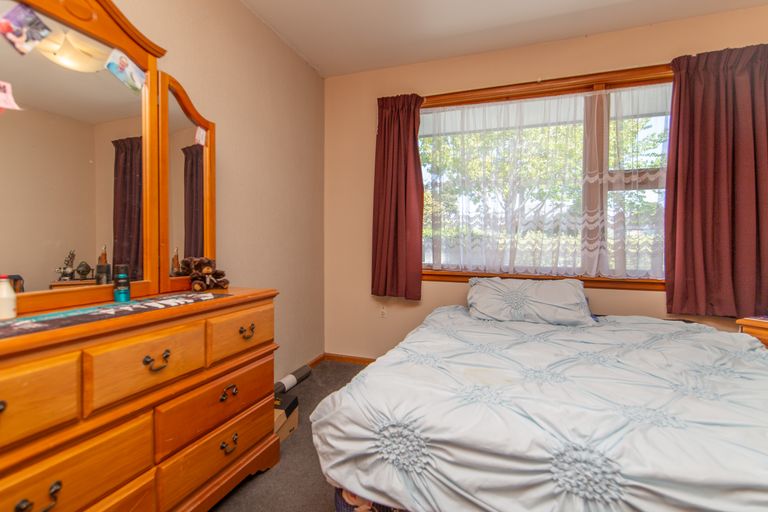 Photo of property in 63 Lochee Road, Upper Riccarton, Christchurch, 8041