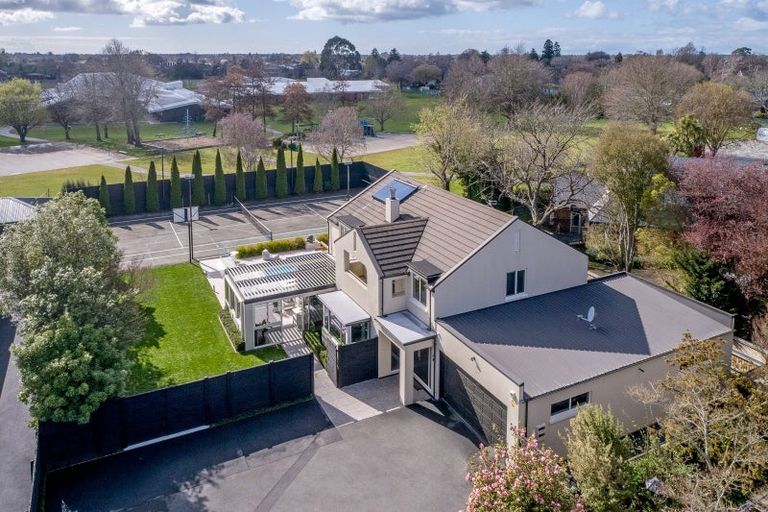 Photo of property in 90 Memorial Avenue, Ilam, Christchurch, 8053