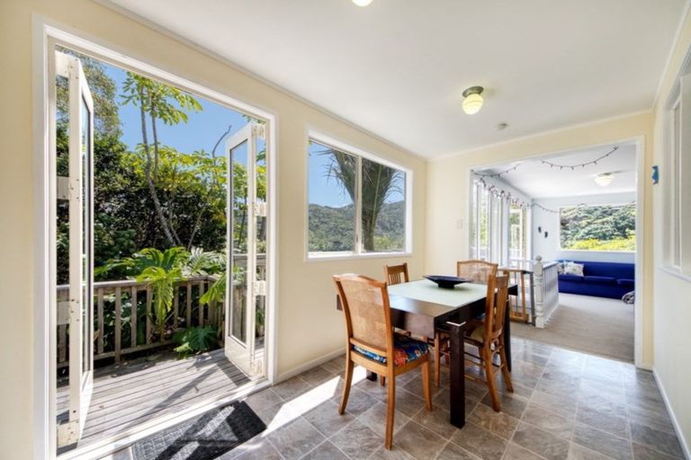 Photo of property in 61 Seaview Road, Piha, 0772