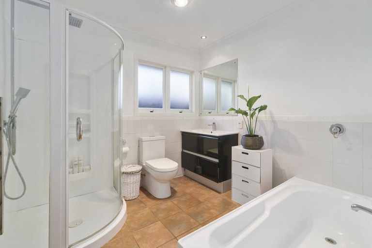 Photo of property in 69 Kervil Avenue, Te Atatu Peninsula, Auckland, 0610