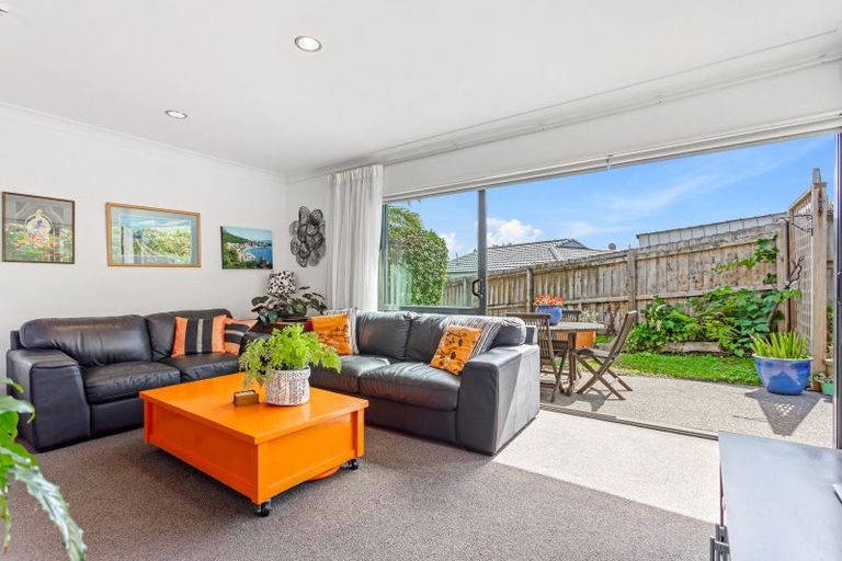 Photo of property in 20 Mackwell Road, Fairview Heights, Auckland, 0632