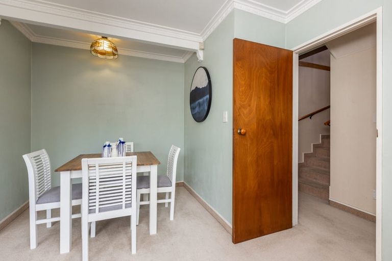 Photo of property in 2/22 Middle Road, Havelock North, 4130