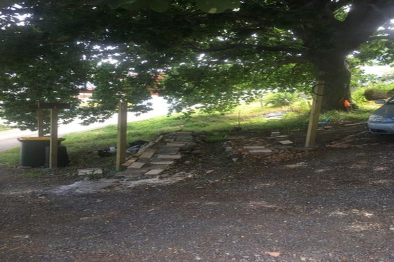 Photo of property in 28 Howard Road, Northcote, Auckland, 0627