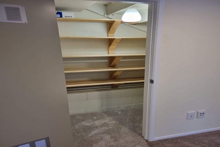 Photo of property in 28 Judkins Crescent, Cockle Bay, Auckland, 2014