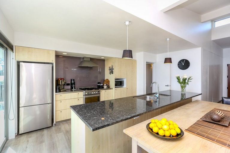 Photo of property in 93 Messenger Terrace, Oakura, 4314