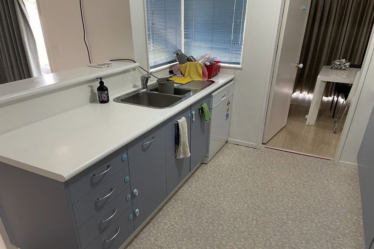 Photo of property in 6 Penlington Place, Karori, Wellington, 6012