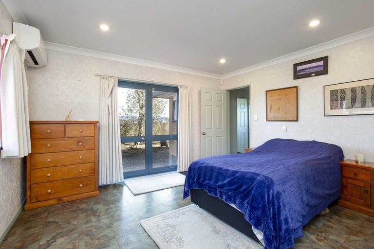 Photo of property in 35c Edmonton Road, Henderson, Auckland, 0612