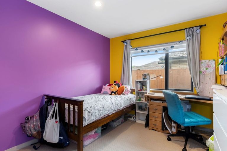 Photo of property in 92 Waterside Drive, Pyes Pa, Tauranga, 3112