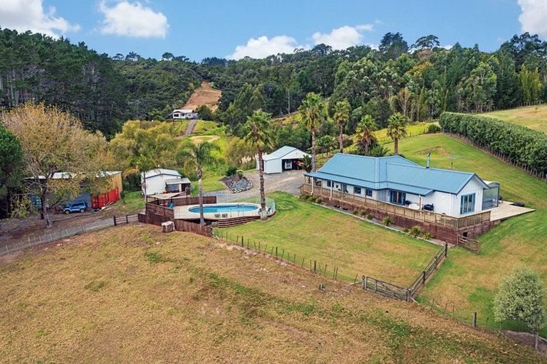 Photo of property in 141 Mangakura Road, Helensville, 0875