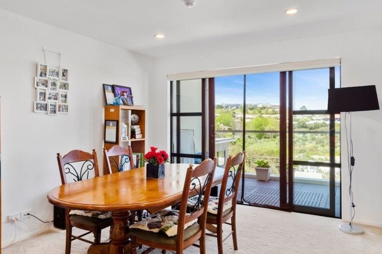 Photo of property in Apollo Apartments, 201/46 Rosedale Road, Rosedale, Auckland, 0632