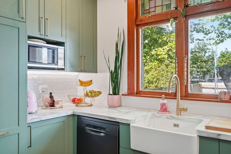 Photo of property in 18 Parsons Street, Saint Johns Hill, Whanganui, 4501