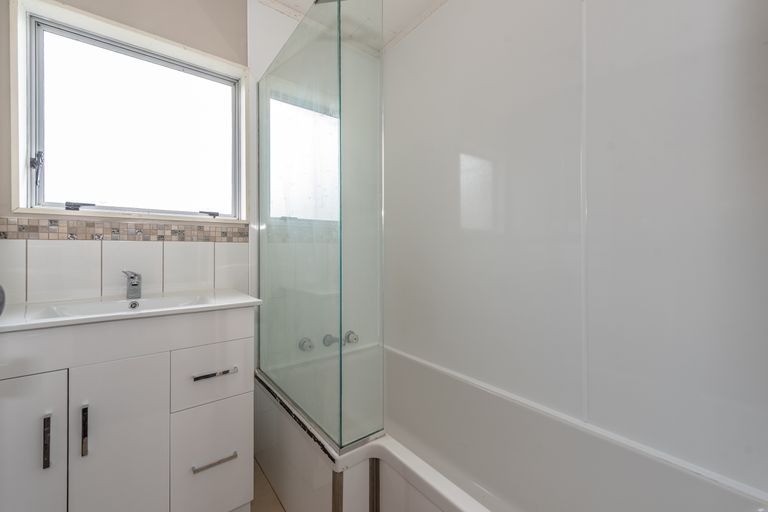 Photo of property in 2 Dale Place, St Andrews, Hamilton, 3200