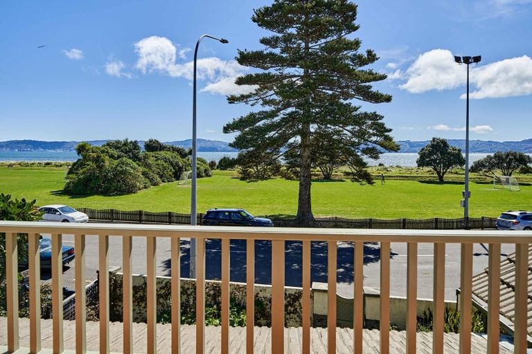 Photo of property in 35 Marine Parade, Eastbourne, Lower Hutt, 5013