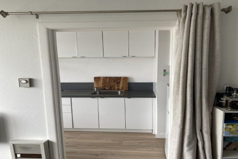 Photo of property in Churchill Flats, 213 The Terrace, Wellington Central, Wellington, 6011