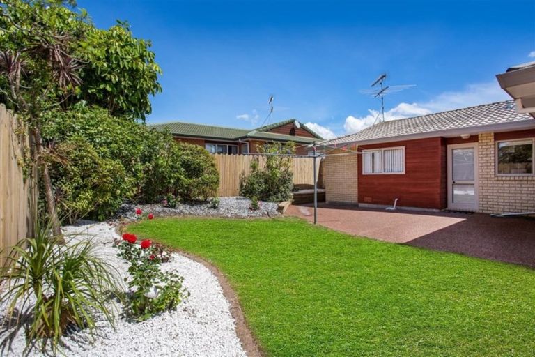 Photo of property in 30 Vanderbilt Parade, Albany, Auckland, 0632