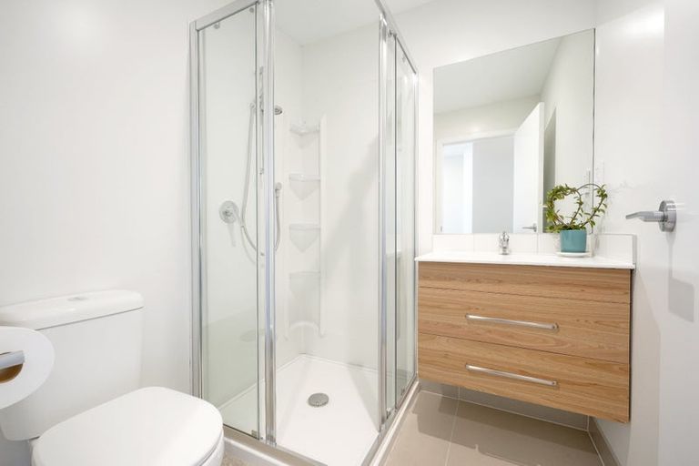 Photo of property in 22 Tokai Place, Glen Eden, 0602