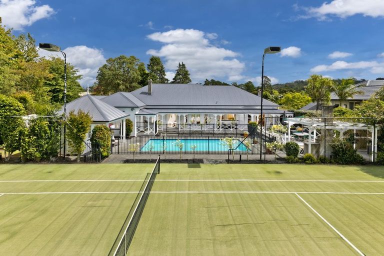 Photo of property in 9 Birchwood Grove, Greenhithe, Auckland, 0632