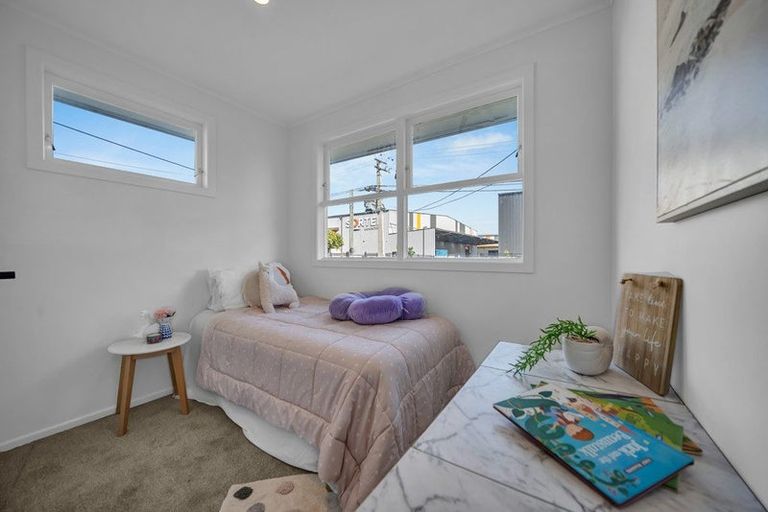 Photo of property in 97 Tidal Road, Mangere, Auckland, 2022