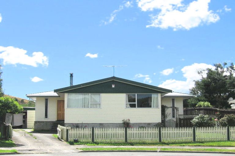 Photo of property in 25 Blueberry Grove, Timberlea, Upper Hutt, 5018