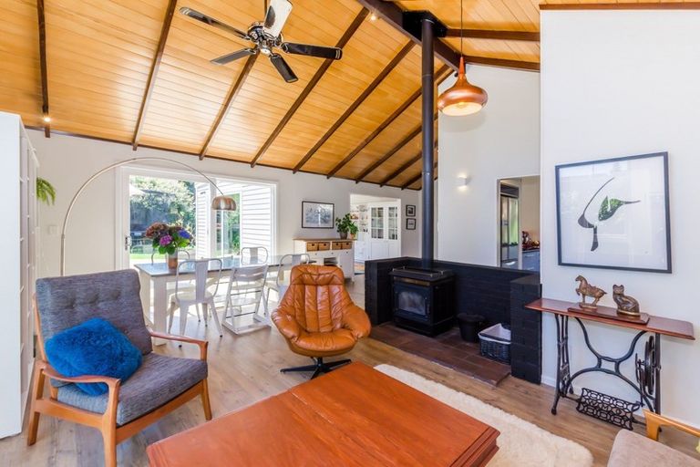 Photo of property in 13 Fleetwood Grove, Waikanae, 5036