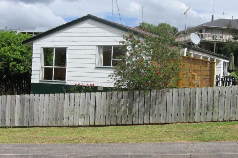 Photo of property in 10 Tacitus Place, Totara Vale, Auckland, 0629
