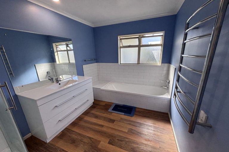 Photo of property in 6 Kea Place, Fitzherbert, Palmerston North, 4410